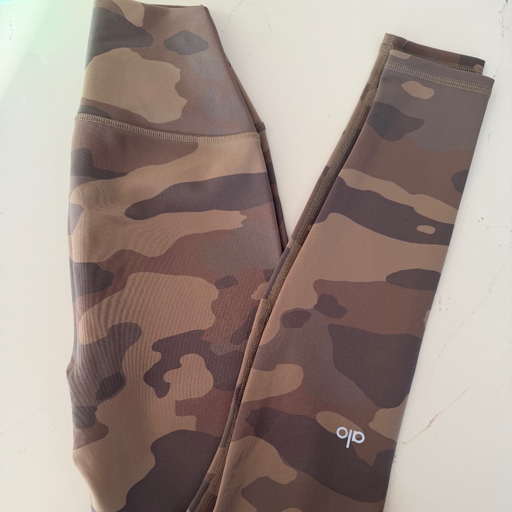 BRAND NEW ALO LEGGING NEVER WORN